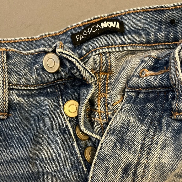 Distressed denim jeans - Picture 3 of 3